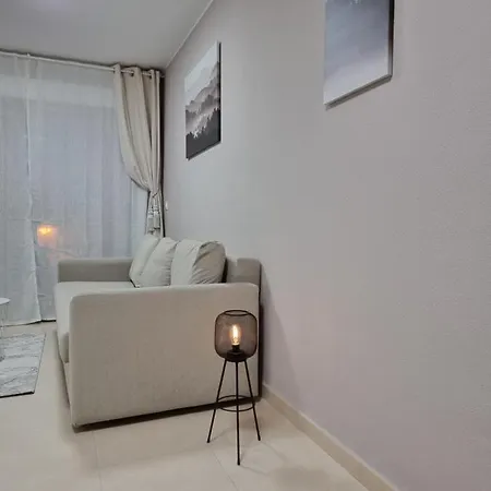 Апартаменты Evita Luxury - Near Playa Locos With Pool Торевьиа